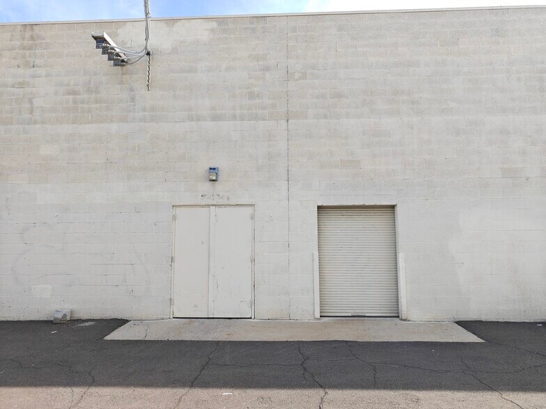 More Photos Of 3216 E Cactus Rd, Phoenix Freestanding For Lease