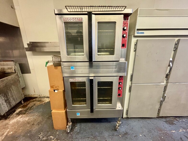 More Photos Of 106 E 4th St, Washington Restaurant For Sale