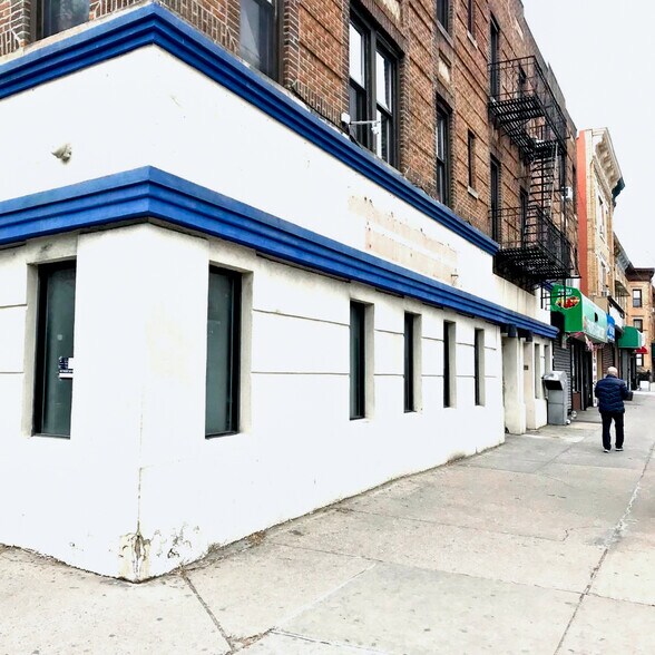 More Photos Of 6095 Myrtle Ave, Ridgewood Apartments For Lease