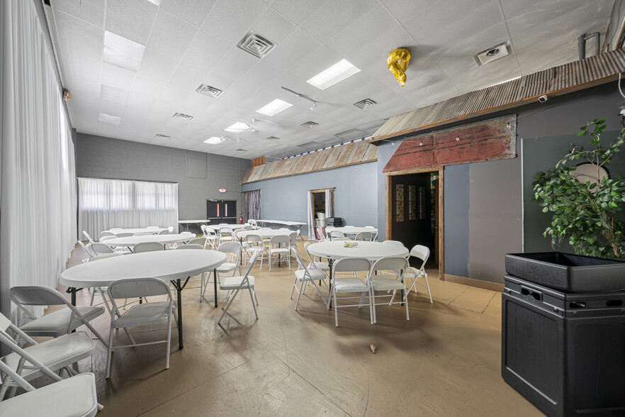 More Photos Of 205 N Race St, Glasgow Storefront Retail Office For Sale