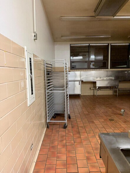 More Photos Of 300 Oak Ave, Dumas Specialty For Sale