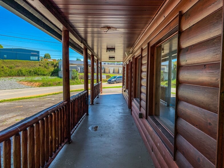 More Photos Of 3900 E First St, Blue Ridge Office Residential For Lease