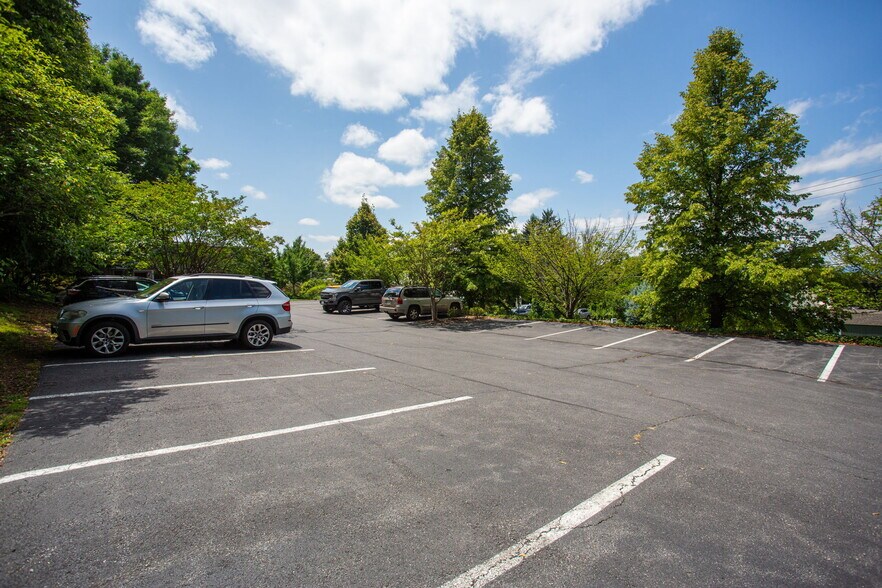 More Photos Of 510 E Market St, Harrisonburg General Retail For Sale