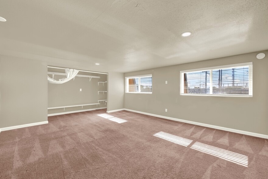 More Photos Of 124 S Porter Rd, Dixon Service For Sale