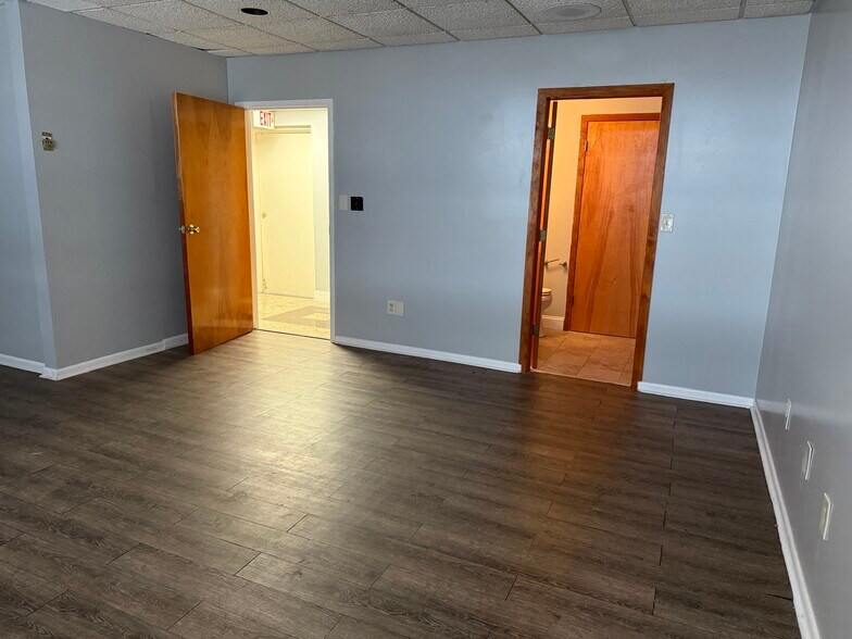 More Photos Of 6251 US Highway 19 N, Pinellas Park Showroom For Lease