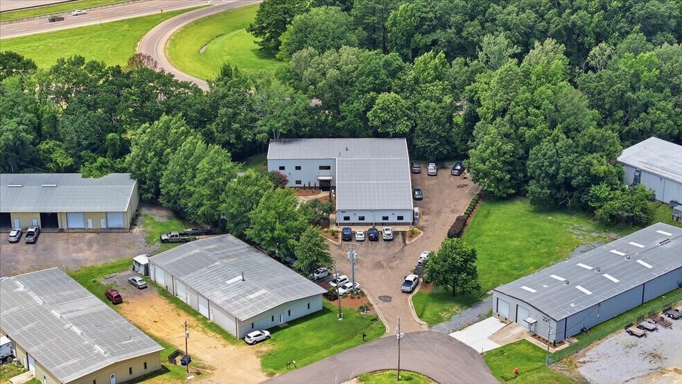 More Photos Of 219 Industrial Dr, Ridgeland Office For Lease