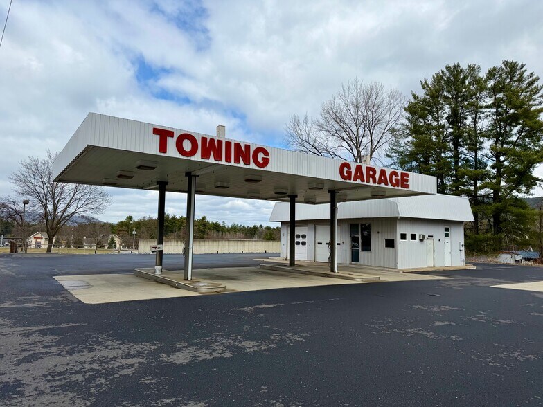 Primary Photo Of 2124 Us-9, Lake George Service Station For Sale