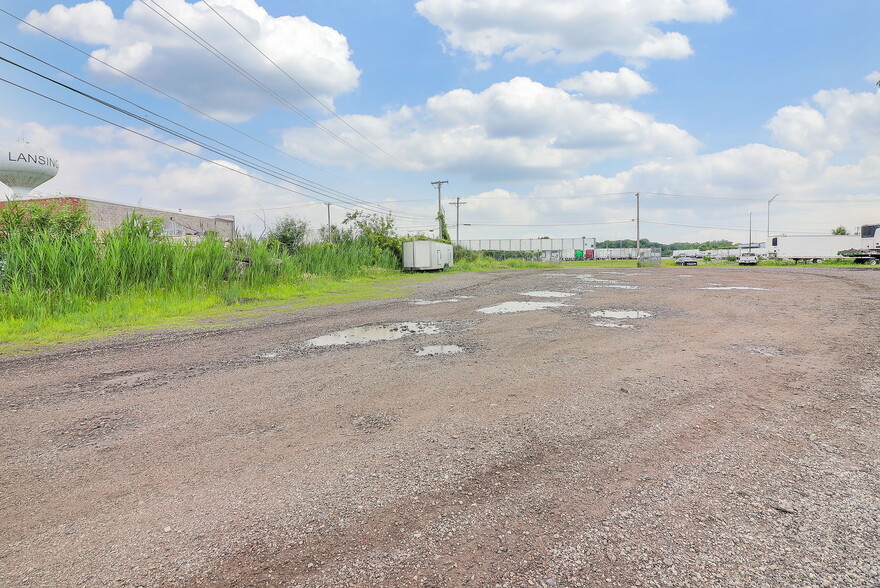 More Photos Of 17735 Chappel Ave, Lansing Industrial For Sale