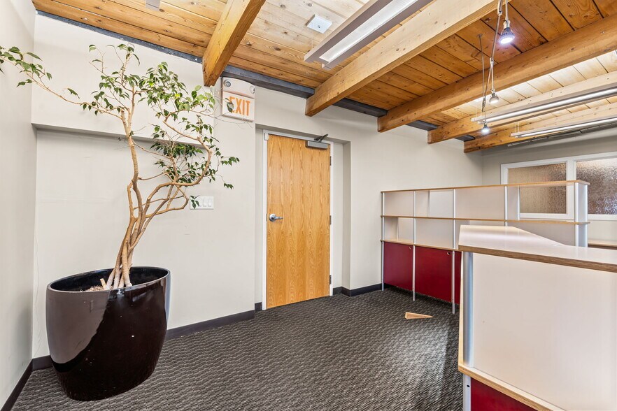 More Photos Of 1 Harris St, Newburyport Medical For Sale