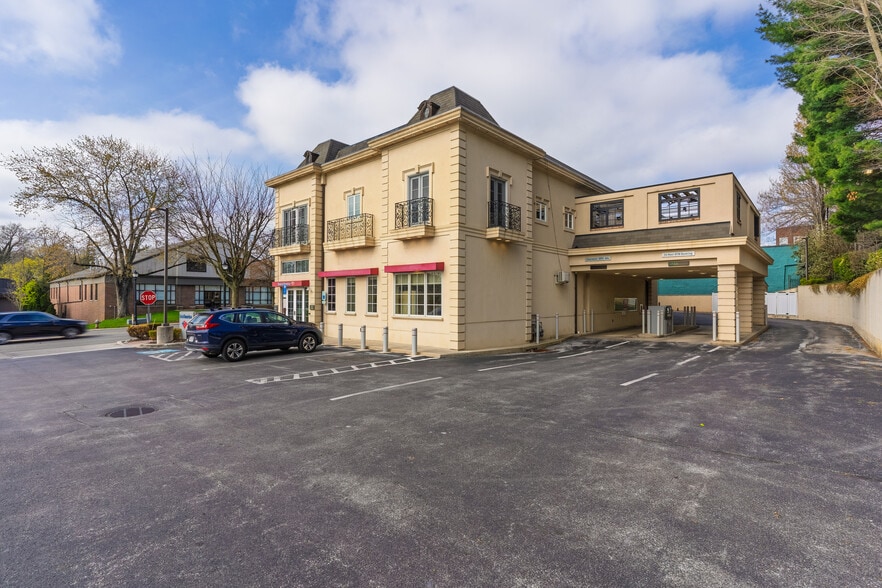 More Photos Of 217 E Lancaster Ave, Wayne Bank For Lease