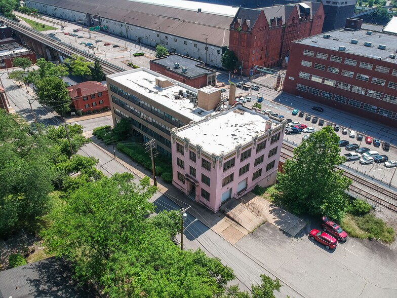 More Photos Of 664 Linden Ave, East Pittsburgh Flex For Sale