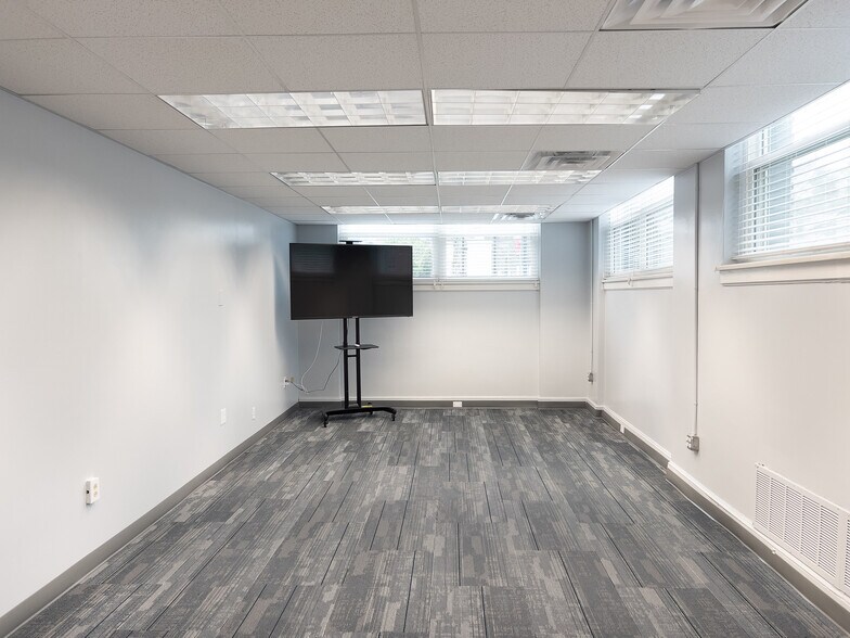 More Photos Of 1431 Elizabeth Ave, Charlotte Office For Lease