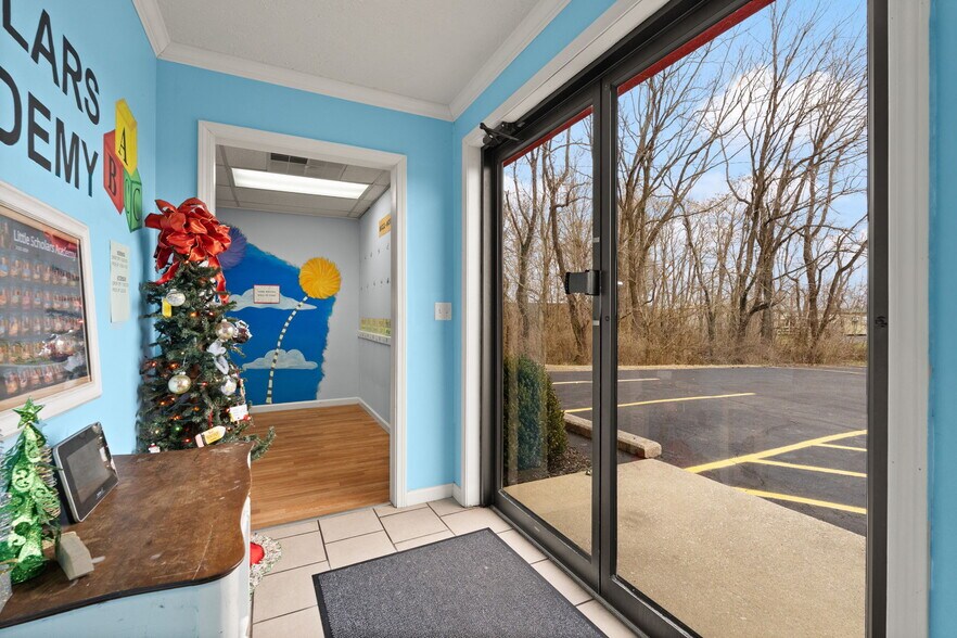 More Photos Of 1990 NW In-337, Corydon Medical For Sale