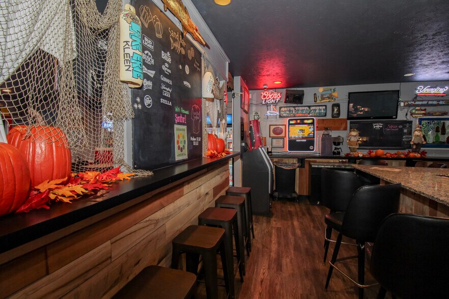 More Photos Of 54 McKinley St, Huron Bar For Sale