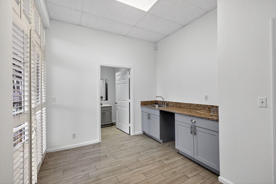 More Photos Of 658 W Indiantown Rd, Jupiter Medical For Lease