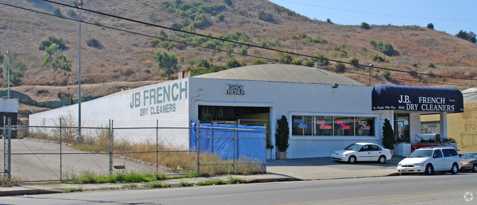 Primary Photo Of 6040 W Jefferson Blvd, Los Angeles Showroom For Sale