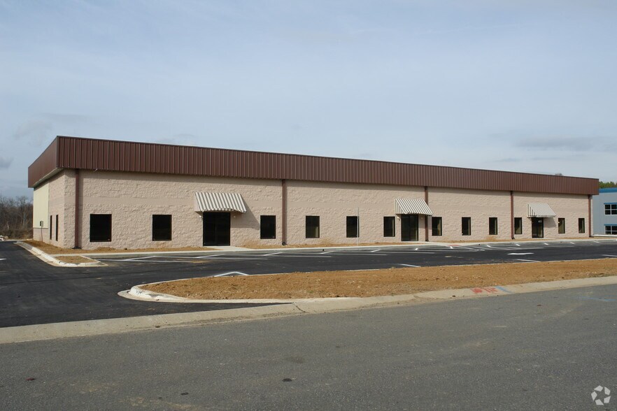 More Photos Of 4011-4015 Dearborn Pl, Concord Flex For Lease