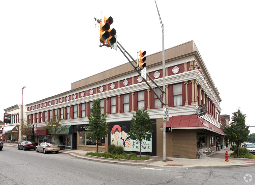 Primary Photo Of 101-111 E Market St, Nappanee Storefront Retail Office For Lease