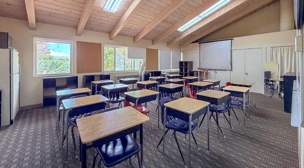 More Photos Of 858 University Ave, Los Altos Specialty For Lease