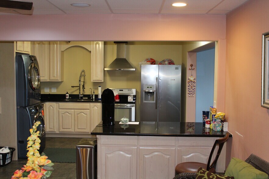 More Photos Of 7205-7211 Somerset Rd, San Antonio General Retail For Sale