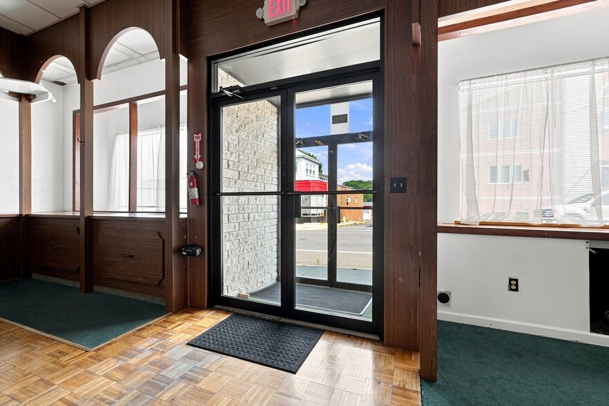 More Photos Of 328 Front St, Chicopee Storefront Retail Office For Lease