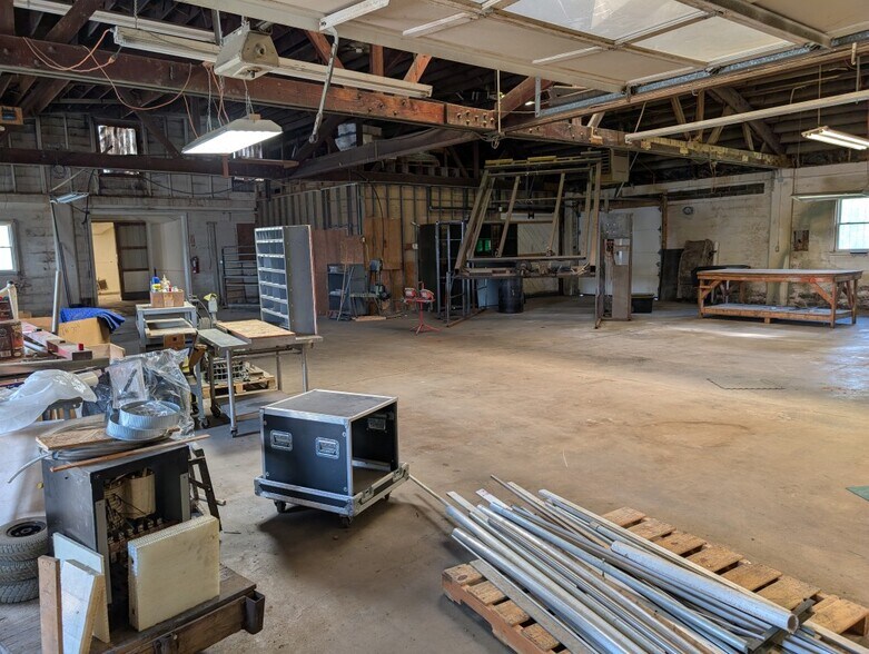 More Photos Of 74 Leonard Wood Rd, Battle Creek Manufacturing For Sale