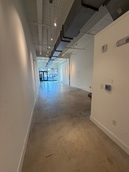 More Photos Of 2400 Bull St, Savannah Supermarket For Lease