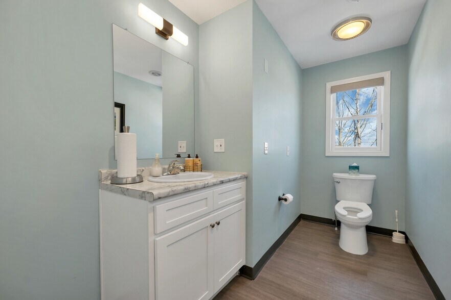 More Photos Of 252 Daniel Webster Hwy, Meredith Office For Sale