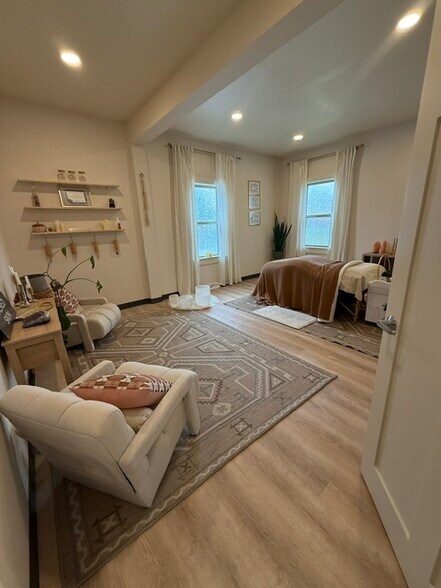 More Photos Of 2117 S Stewart Ave, Springfield General Retail For Sale