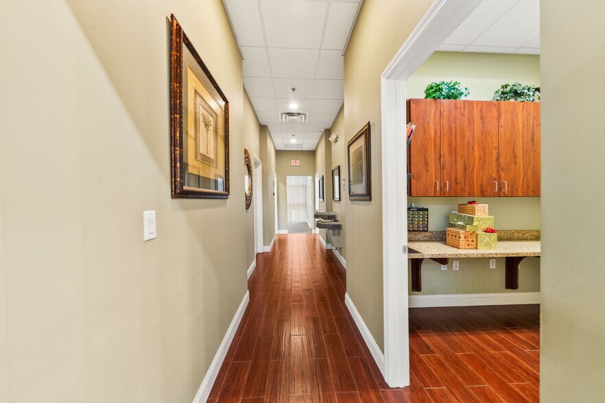 More Photos Of 11602 Lake Underhill Rd, Orlando Flex For Lease