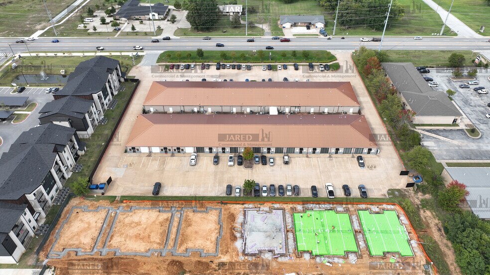 More Photos Of 1400 SW Susana St, Bentonville Unknown For Lease