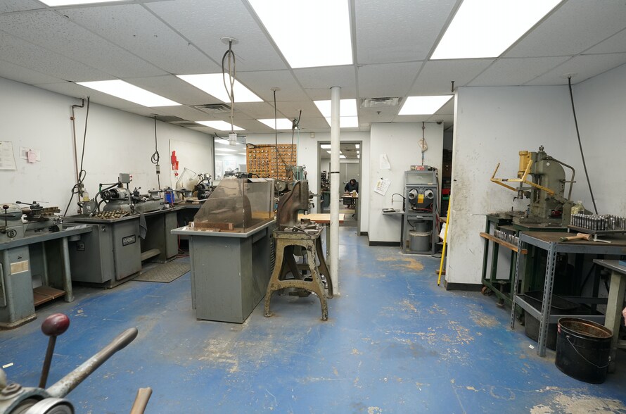 More Photos Of 2100 Felver Ct, Rahway Warehouse For Sale