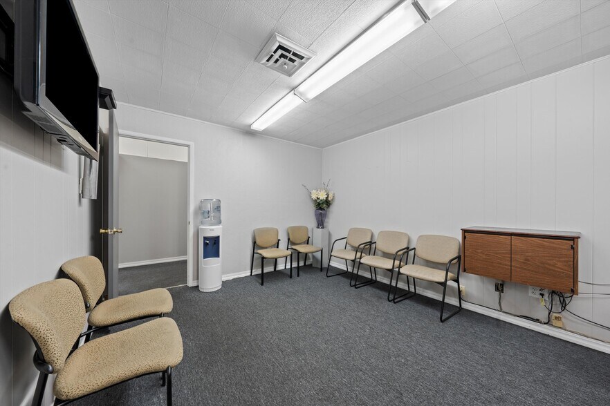 More Photos Of 11 S Cascade St, Kennewick Office For Sale