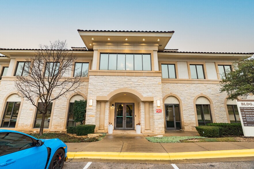More Photos Of 300 Beardsley Ln, Austin Medical For Lease