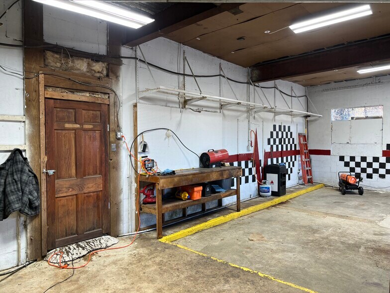 More Photos Of 9335 Crain Hwy, Faulkner Auto Repair For Lease