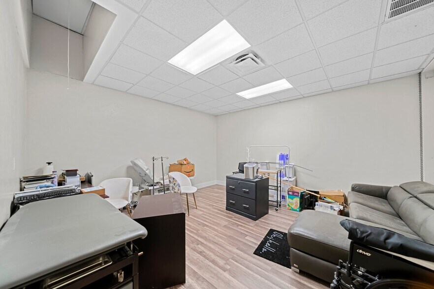 More Photos Of 13861 Plantation Rd, Fort Myers Office For Sale