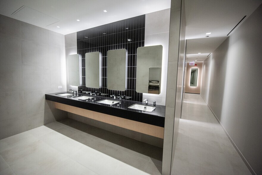 More Photos Of 1 E Wacker Dr, Chicago Office For Lease