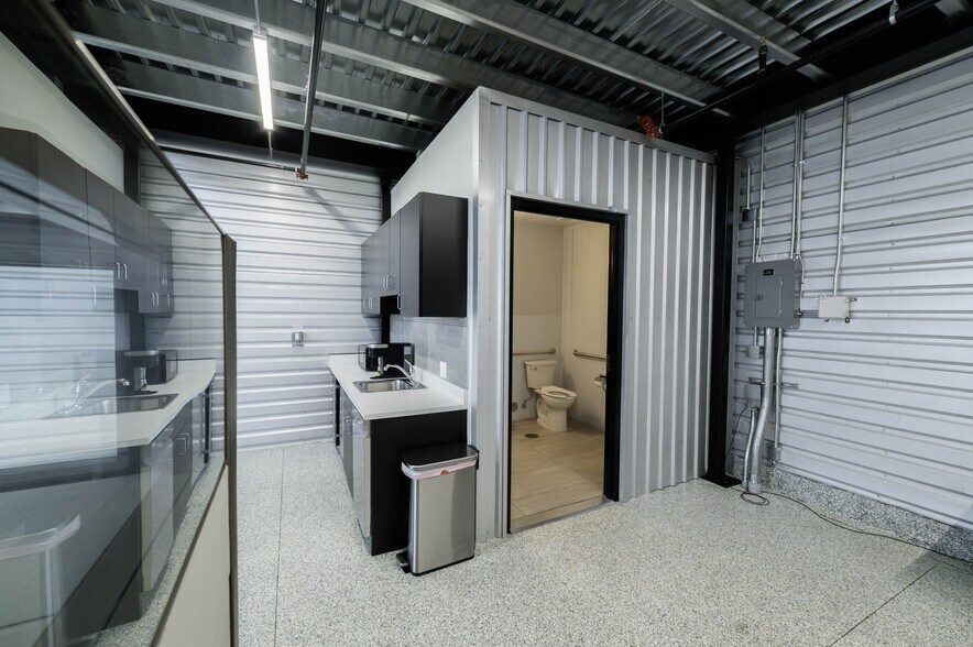 More Photos Of 5380 Ronald Reagan Blvd, Johnstown Light Distribution For Sale