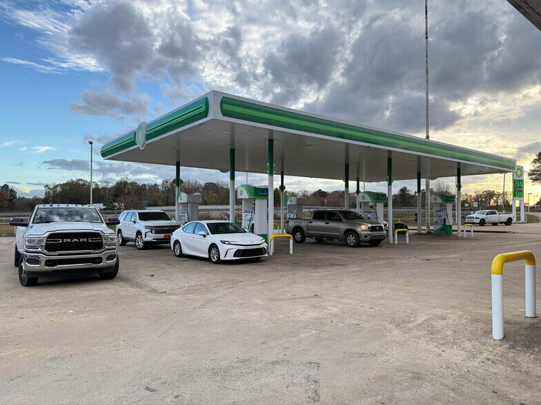 More Photos Of 7311 Highway 104 N, Cedar Grove General Retail For Sale