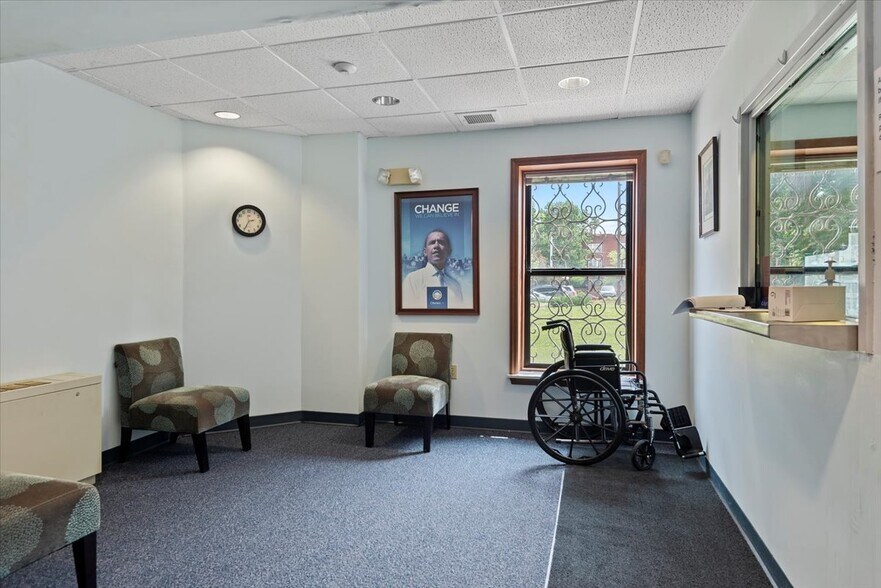 More Photos Of 615 S 2nd St, Springfield Office For Sale