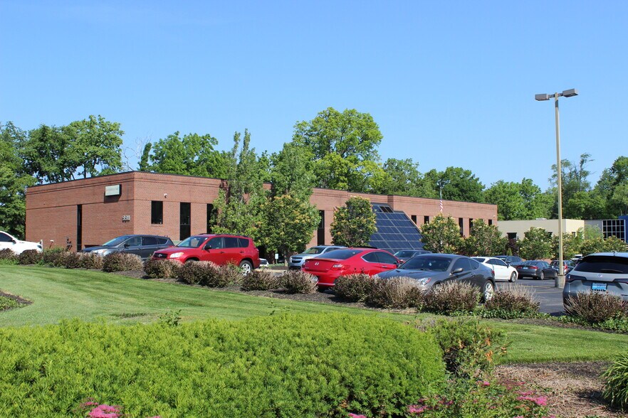 More Photos Of 9911 Shelbyville Rd, Louisville Office For Lease