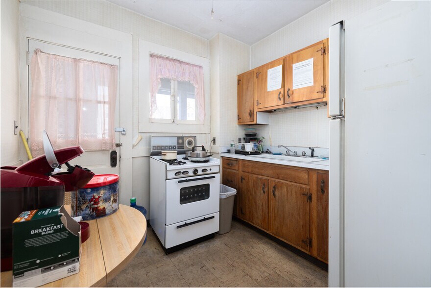 More Photos Of 59 Central Ave, Waterbury Office For Sale