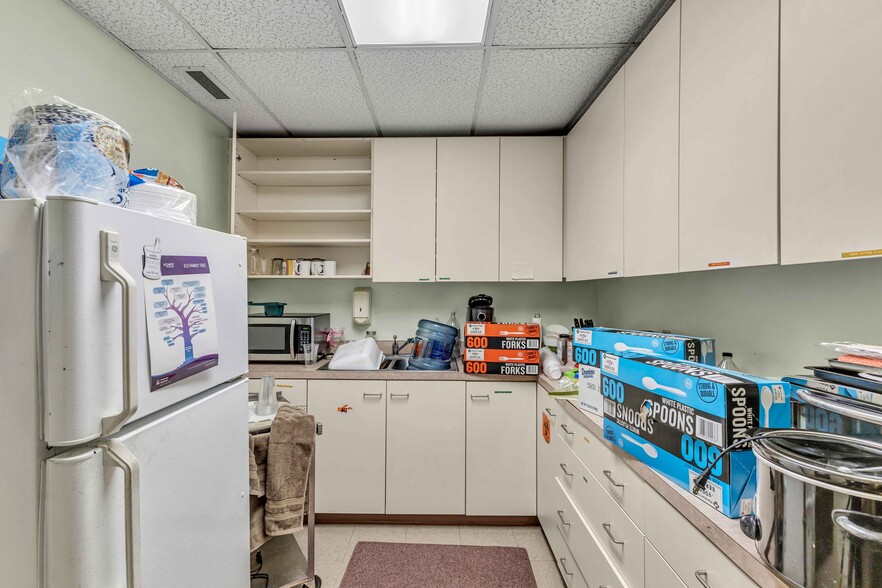 More Photos Of 125 E Broad St, Elyria Office For Sale