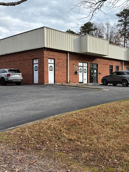 More Photos Of 4904 Alpinis Dr, Raleigh Showroom For Lease