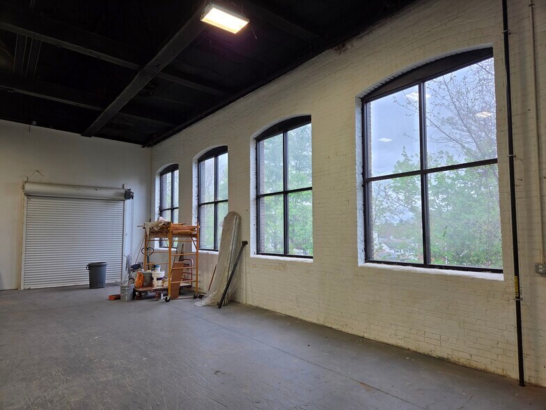 More Photos Of 725 Main St, Middletown Storefront For Lease