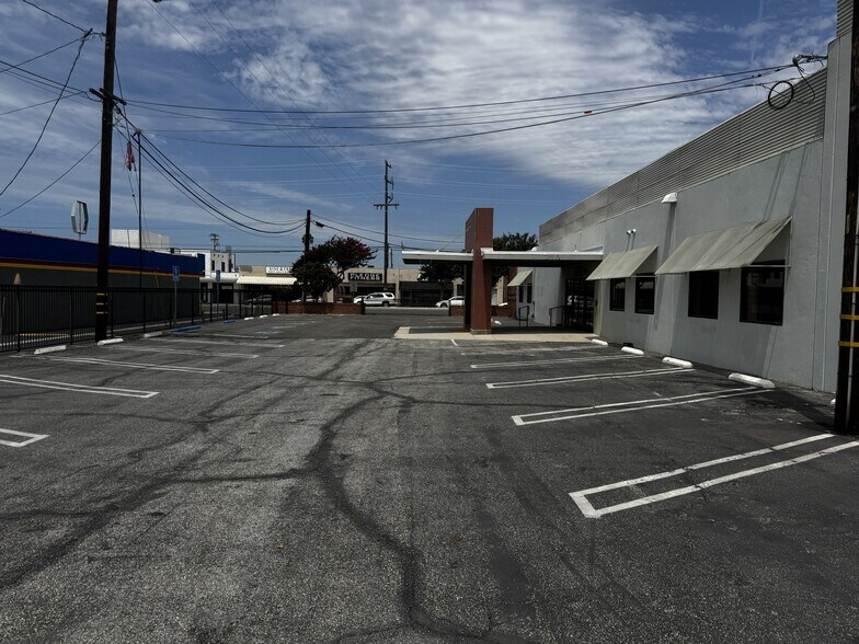 More Photos Of 12130 Paramount Blvd, Downey Medical For Lease