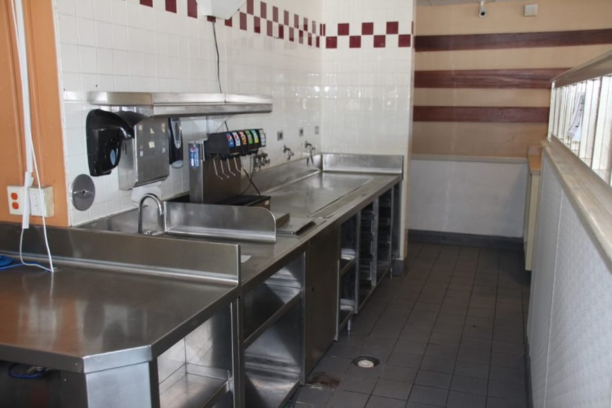 More Photos Of 10910 New Halls Ferry Rd, Saint Louis Restaurant For Lease