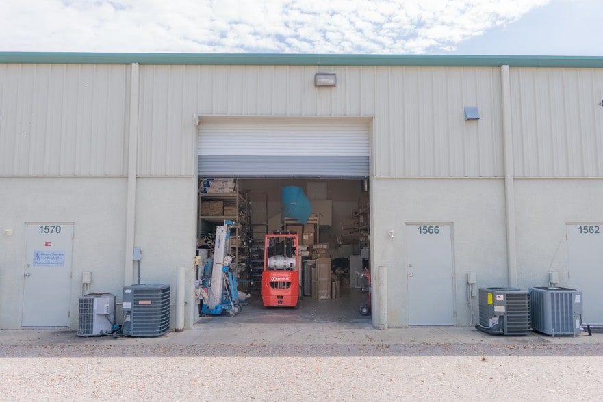 More Photos Of 1550-1582 Global Ct, Sarasota Light Manufacturing For Sale