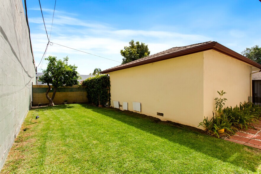More Photos Of 2553 Nina St, Pasadena Apartments For Sale