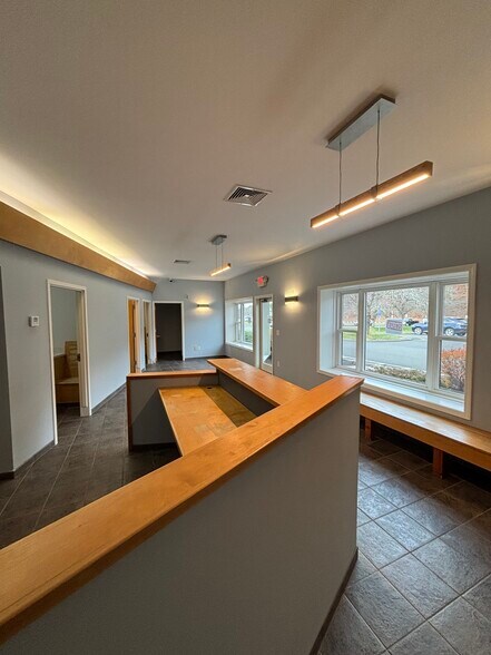 More Photos Of 9 Avonwood Rd, Avon Freestanding For Lease
